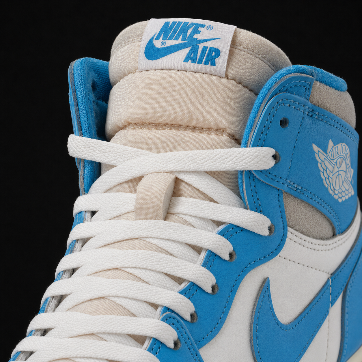 Air Jordan 1 High OG UNC Reimagined, detalle de agujetas — Crazy!Duck Hype