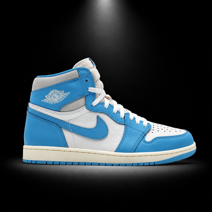Air Jordan 1 High OG UNC Reimagined, vista lateral — Crazy!Duck Hype