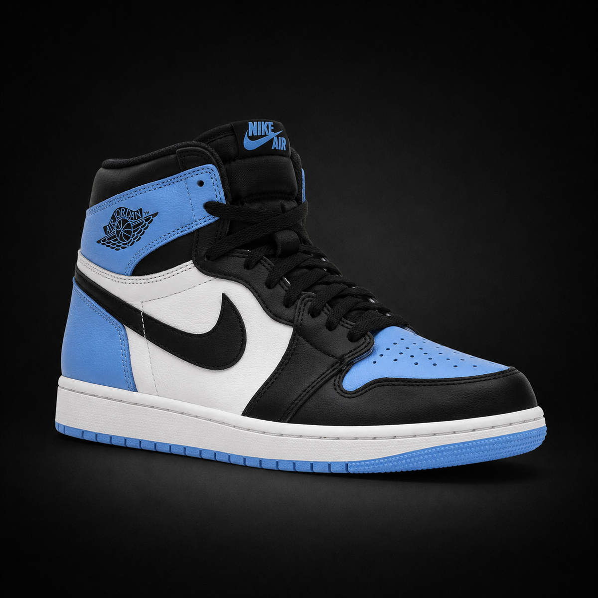Air Jordan 1 High OG UNC Toe, vista frontal — Crazy!Duck Hype