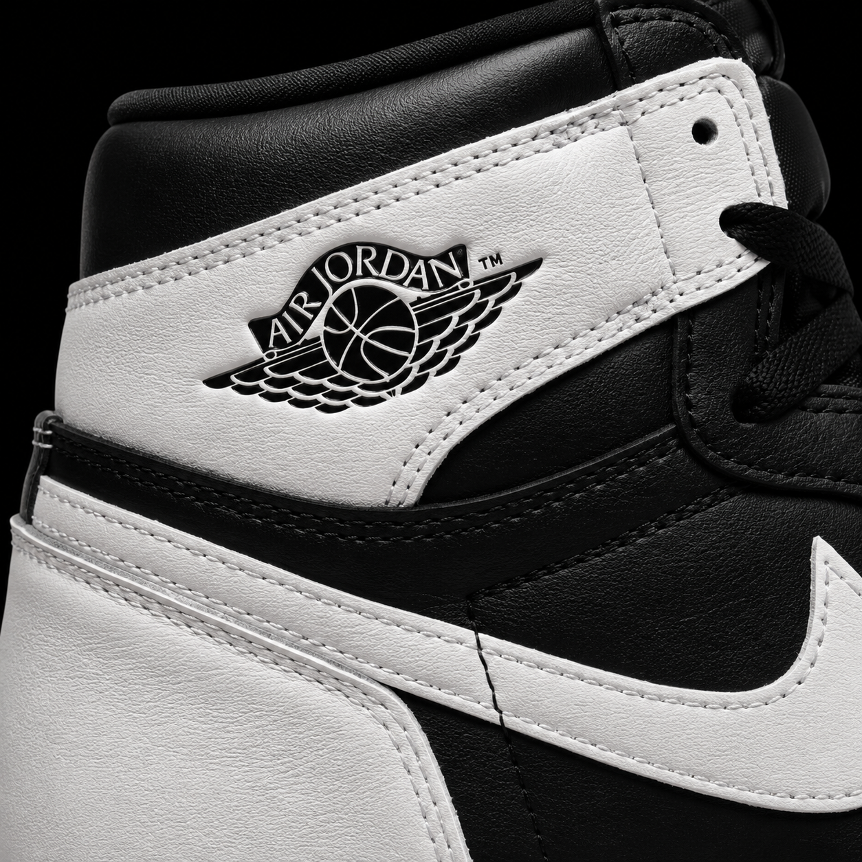 Air Jordan 1 High OG White Black, detalle de logo y material — Crazy!Duck Hype