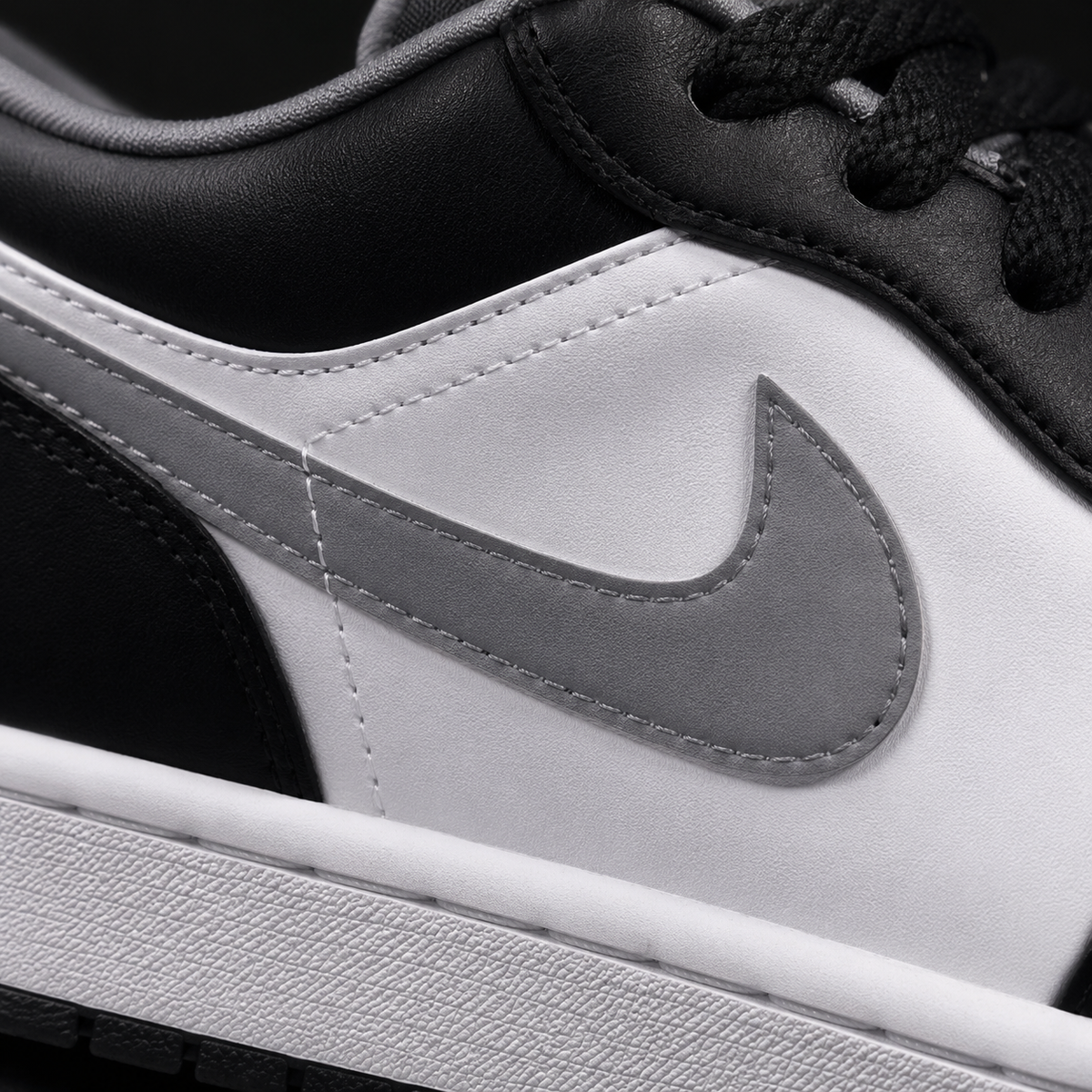 Air Jordan 1 Low Black Particle Grey White, detalle de logo y material — Crazy!Duck Hype