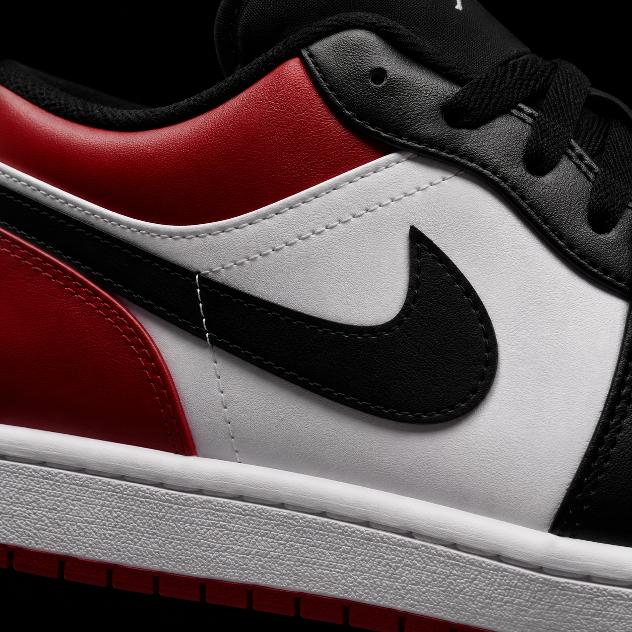 Air Jordan 1 Low Bred Toe, detalle de logo y material — Crazy!Duck Hype