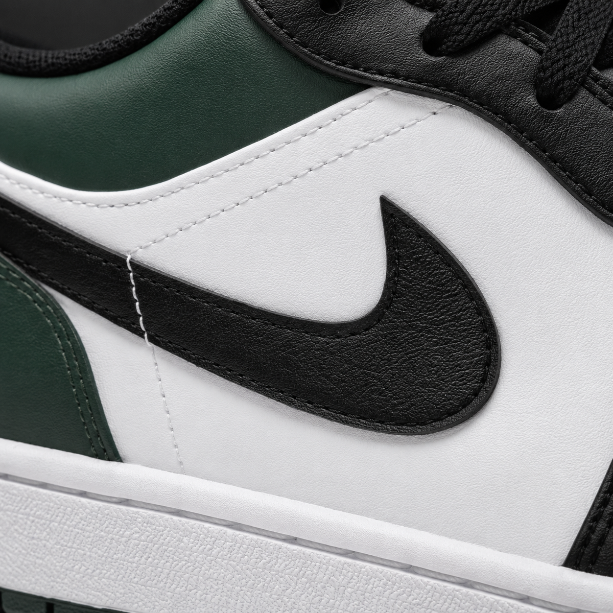 Air Jordan 1 Low Noble Green White, detalle de logo y material — Crazy!Duck Hype