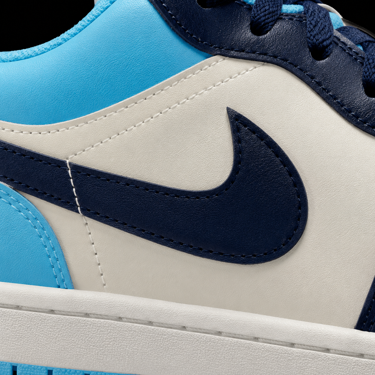 Air Jordan 1 Low Sail Blue Chill, detalle de logo y material — Crazy!Duck Hype