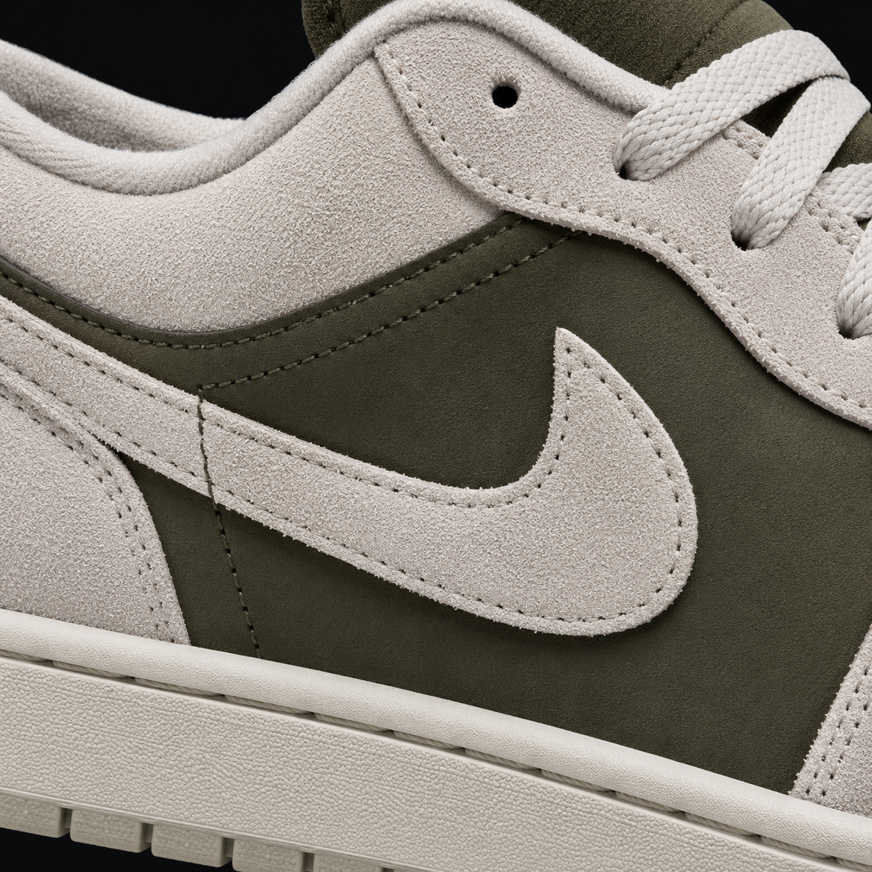 Air Jordan 1 Low SE Medium Olive, detalle de logo y material — Crazy!Duck Hype