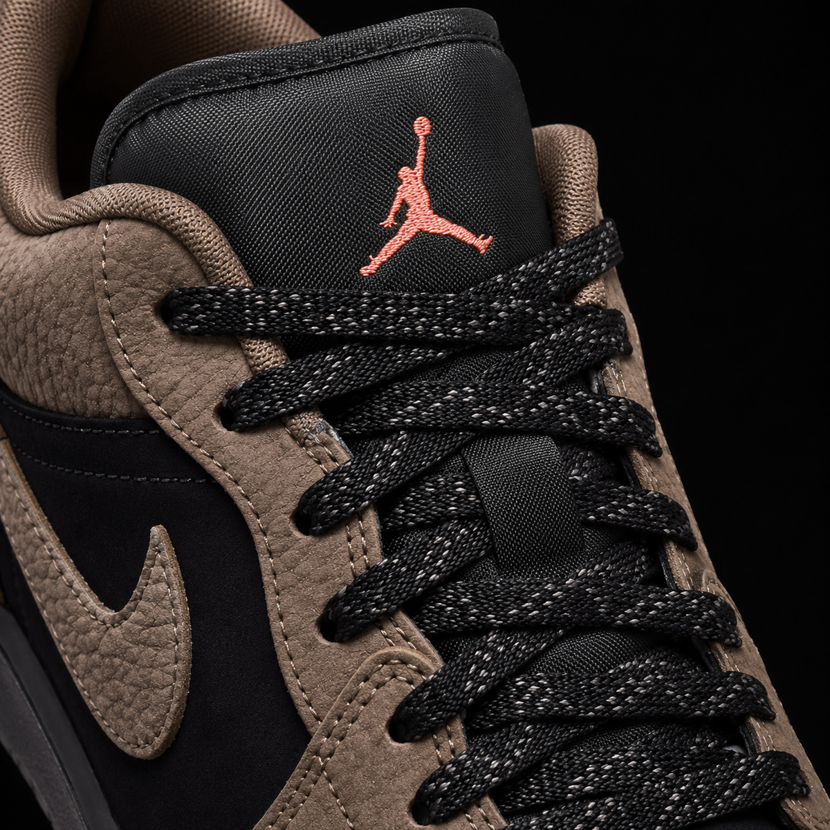 Air Jordan 1 Low SE Olive Grey, detalle de agujetas — Crazy!Duck Hype