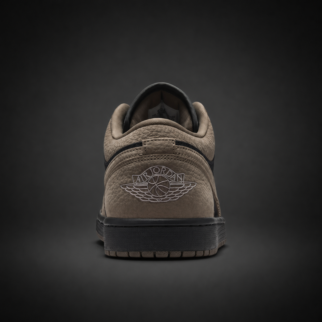 Air Jordan 1 Low SE Olive Grey, vista trasera — Crazy!Duck Hype