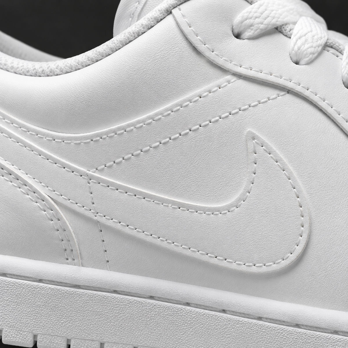 Air Jordan 1 Low White, detalle de logo y material — Crazy!Duck Hype