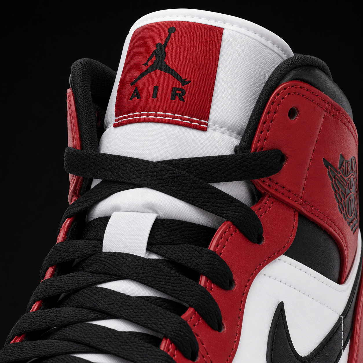 Air Jordan 1 Mid Chicago Toe, detalle de agujetas — Crazy!Duck Hype
