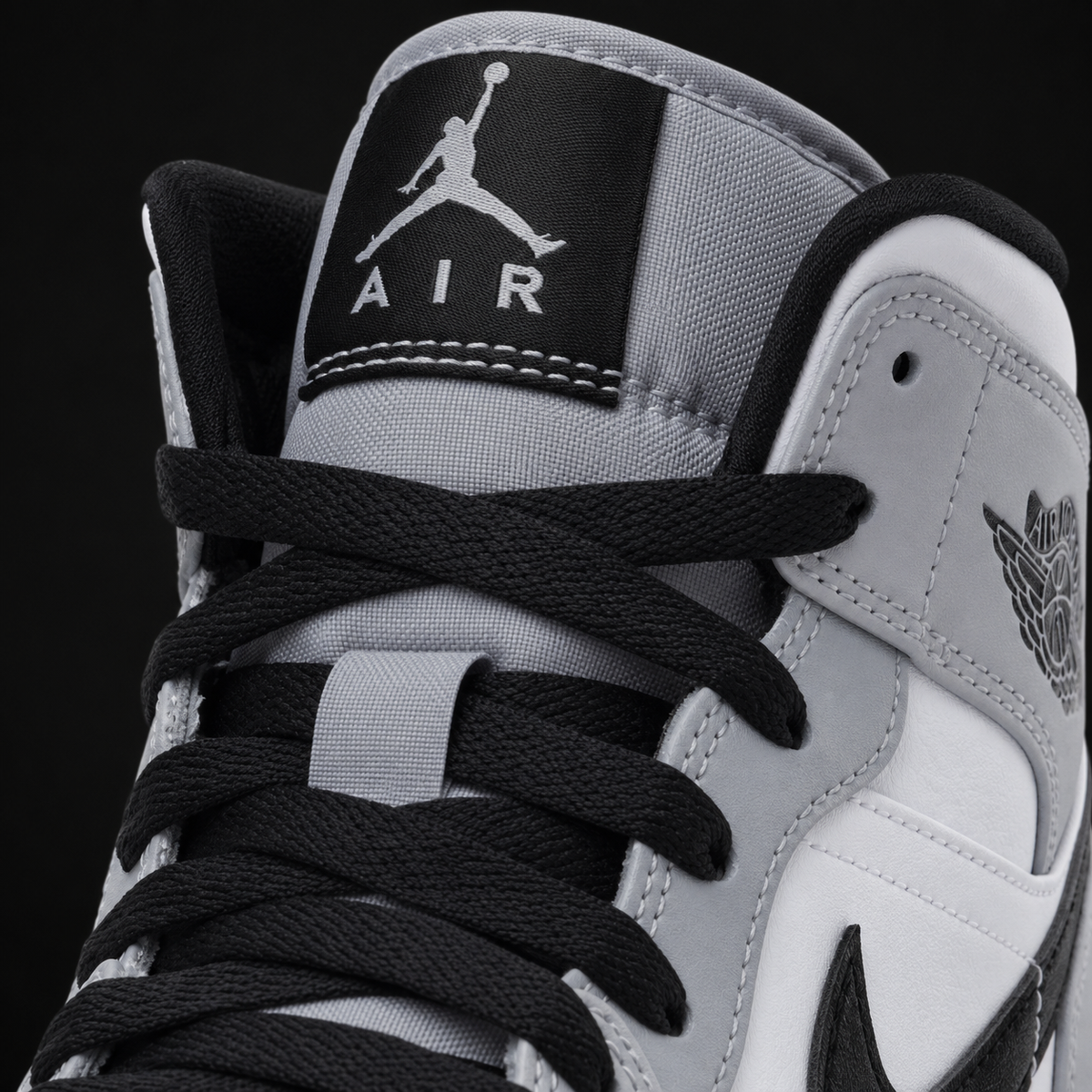 Air Jordan 1 Mid Light Smoke Grey, detalle de agujetas — Crazy!Duck Hype