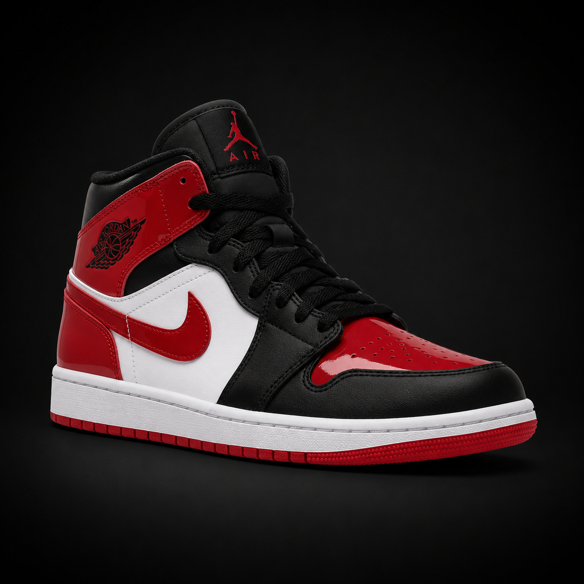Air Jordan 1 Mid SE Patent Bred Toe, vista frontal — Crazy!Duck Hype