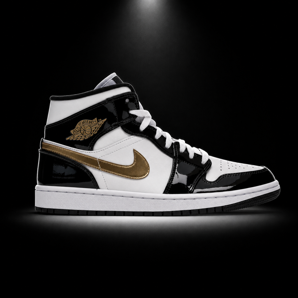 Air Jordan 1 Mid SE Patent Gold, vista lateral — Crazy!Duck Hype