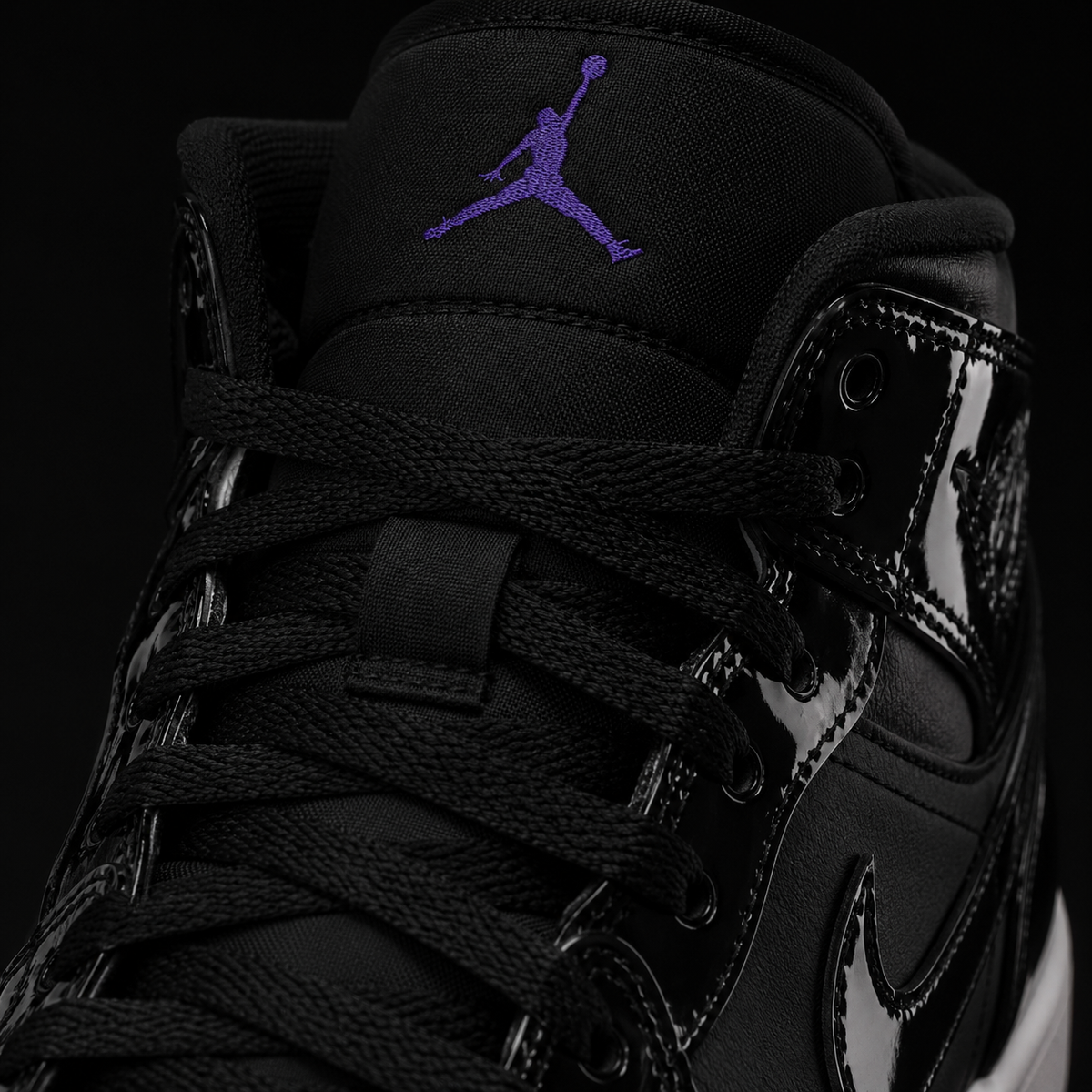 Air Jordan 1 Mid SE Space Jam, detalle de agujetas — Crazy!Duck Hype