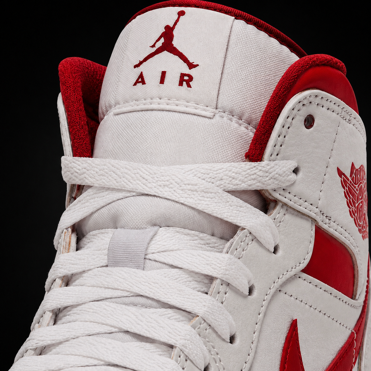 Air Jordan 1 Mid White Dune Red, detalle de agujetas — Crazy!Duck Hype