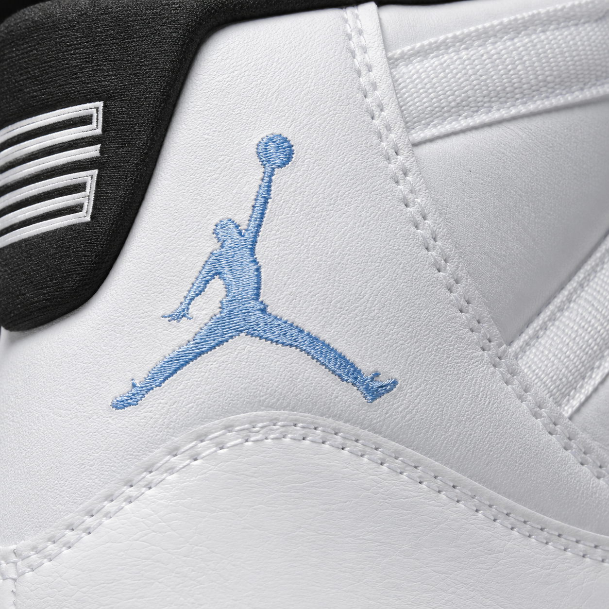 Air Jordan 11 Retro Legend Blue, detalle de logo y material — Crazy!Duck Hype