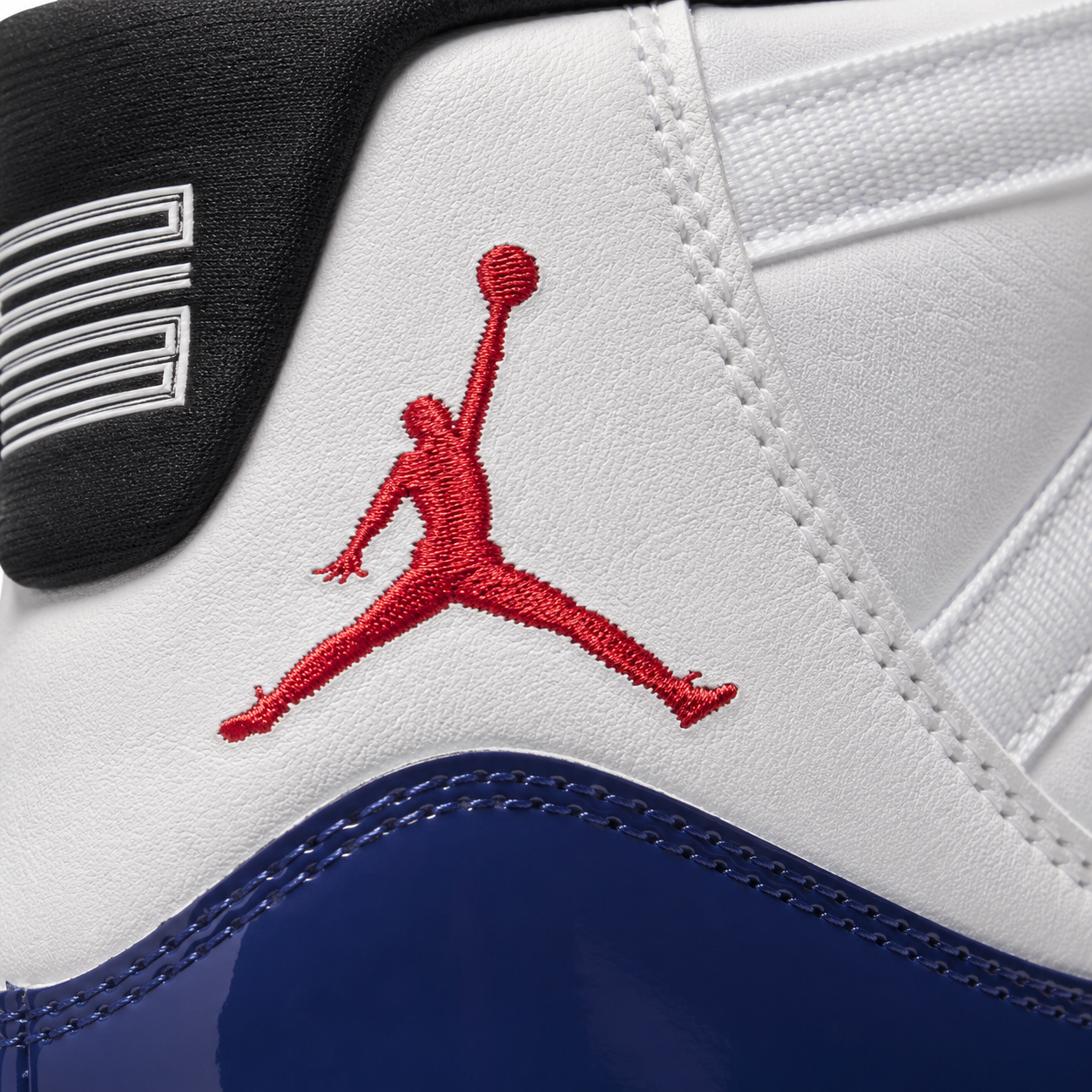 Air Jordan 11 Retro Rare Air, detalle de logo y material — Crazy!Duck Hype