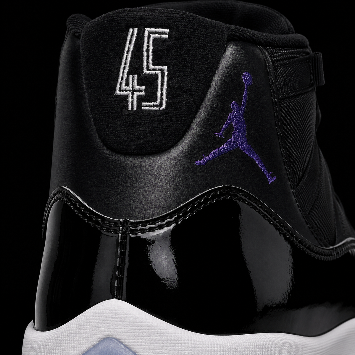 Air Jordan 11 Retro Space Jam, detalle de logo y material — Crazy!Duck Hype