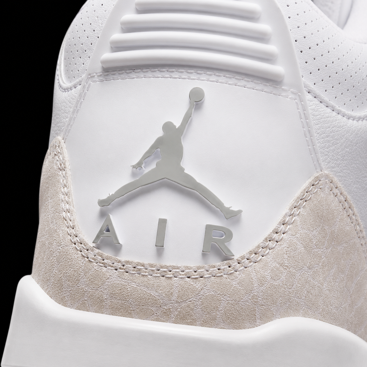 Air Jordan 3 Retro Pure Money, detalle de logo y material — Crazy!Duck Hype