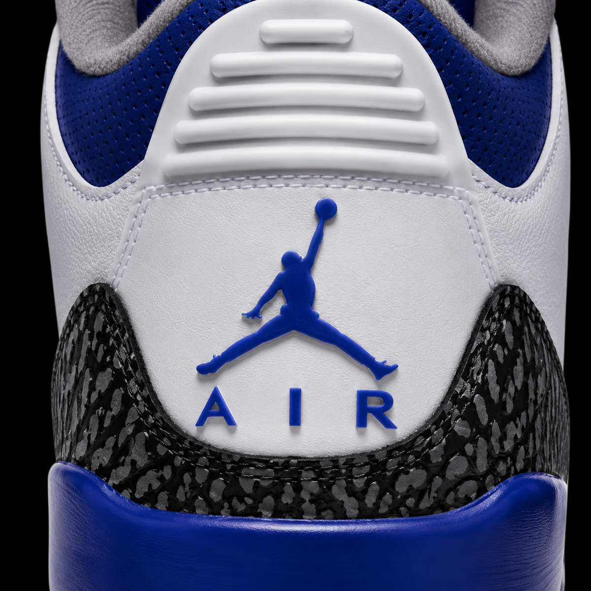 Air Jordan 3 Retro Racer Blue, detalle de logo y material — Crazy!Duck Hype
