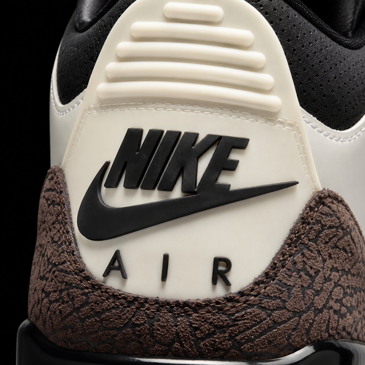 Air Jordan 3 Retro Sail and University Red, detalle de logo y material — Crazy!Duck Hype