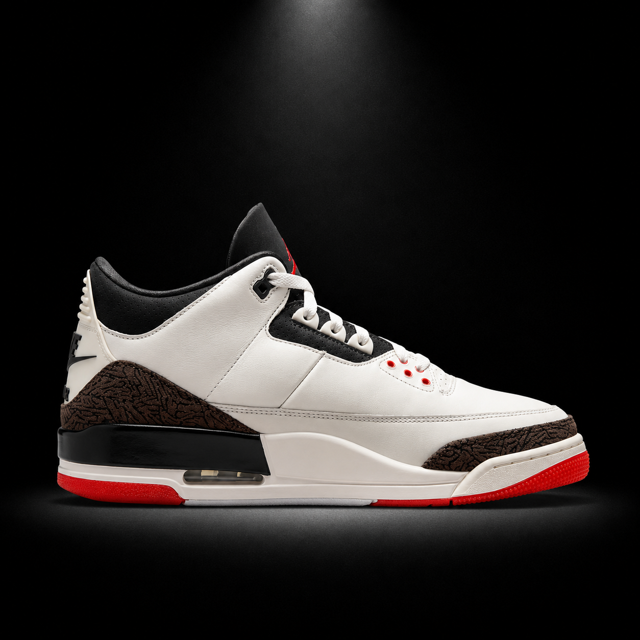 Air Jordan 3 Retro Sail and University Red, vista lateral — Crazy!Duck Hype