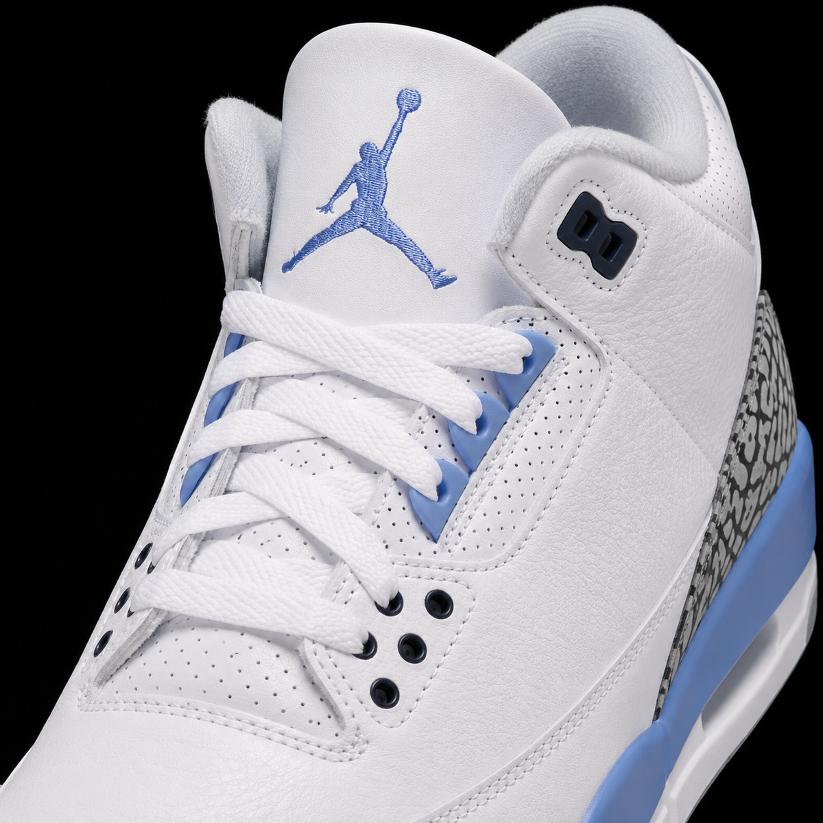 Air Jordan 3 Retro UNC, detalle de agujetas — Crazy!Duck Hype