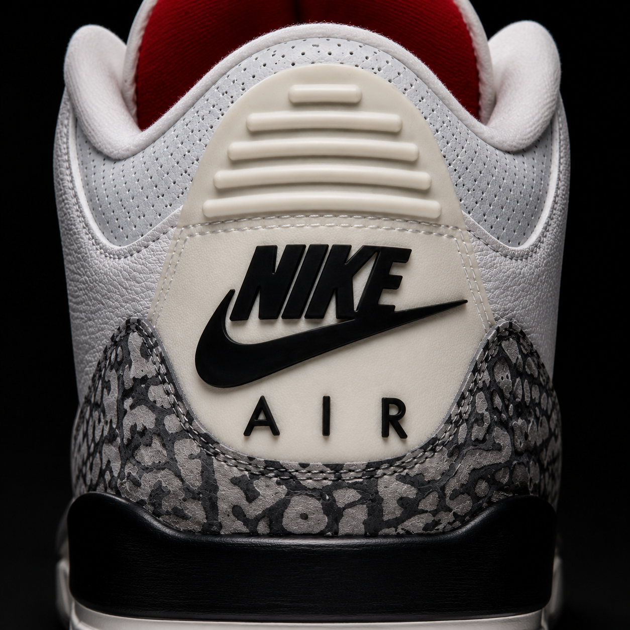 Air Jordan 3 Retro White Cement Reimagined, detalle de logo y material — Crazy!Duck Hype