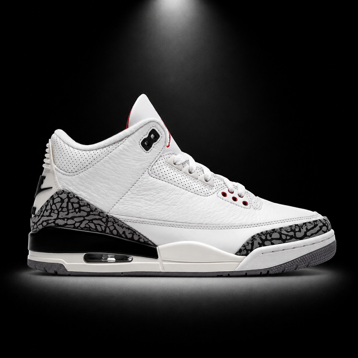 Air Jordan 3 Retro White Cement Reimagined, vista lateral — Crazy!Duck Hype