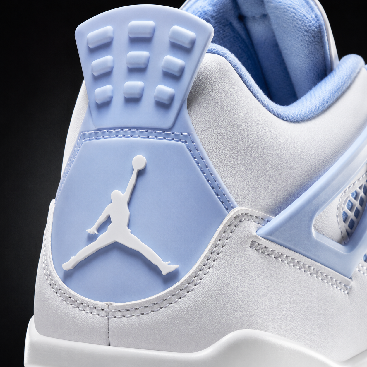 Air Jordan 4 Retro Aluminum, detalle de logo y material — Crazy!Duck Hype