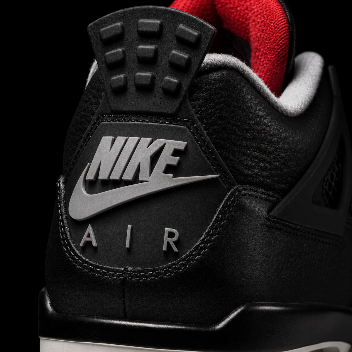 Air Jordan 4 Retro Bred Reimagined, detalle de logo y material — Crazy!Duck Hype