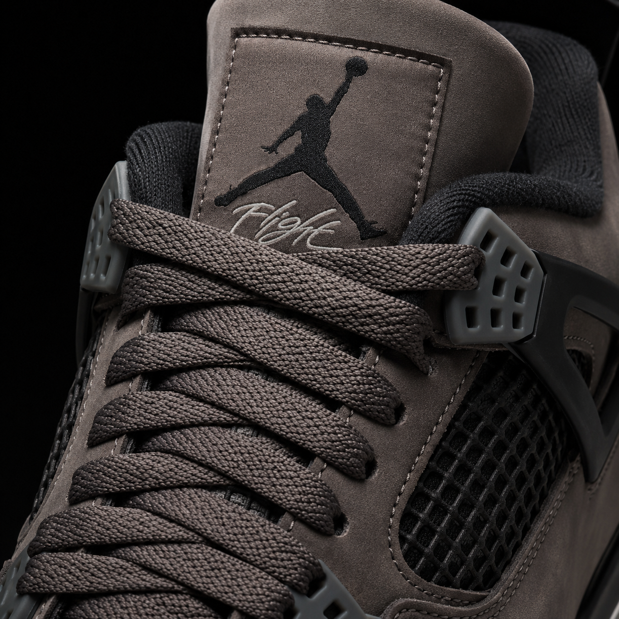 Air Jordan 4 Retro Cave Stone, detalle de agujetas — Crazy!Duck Hype