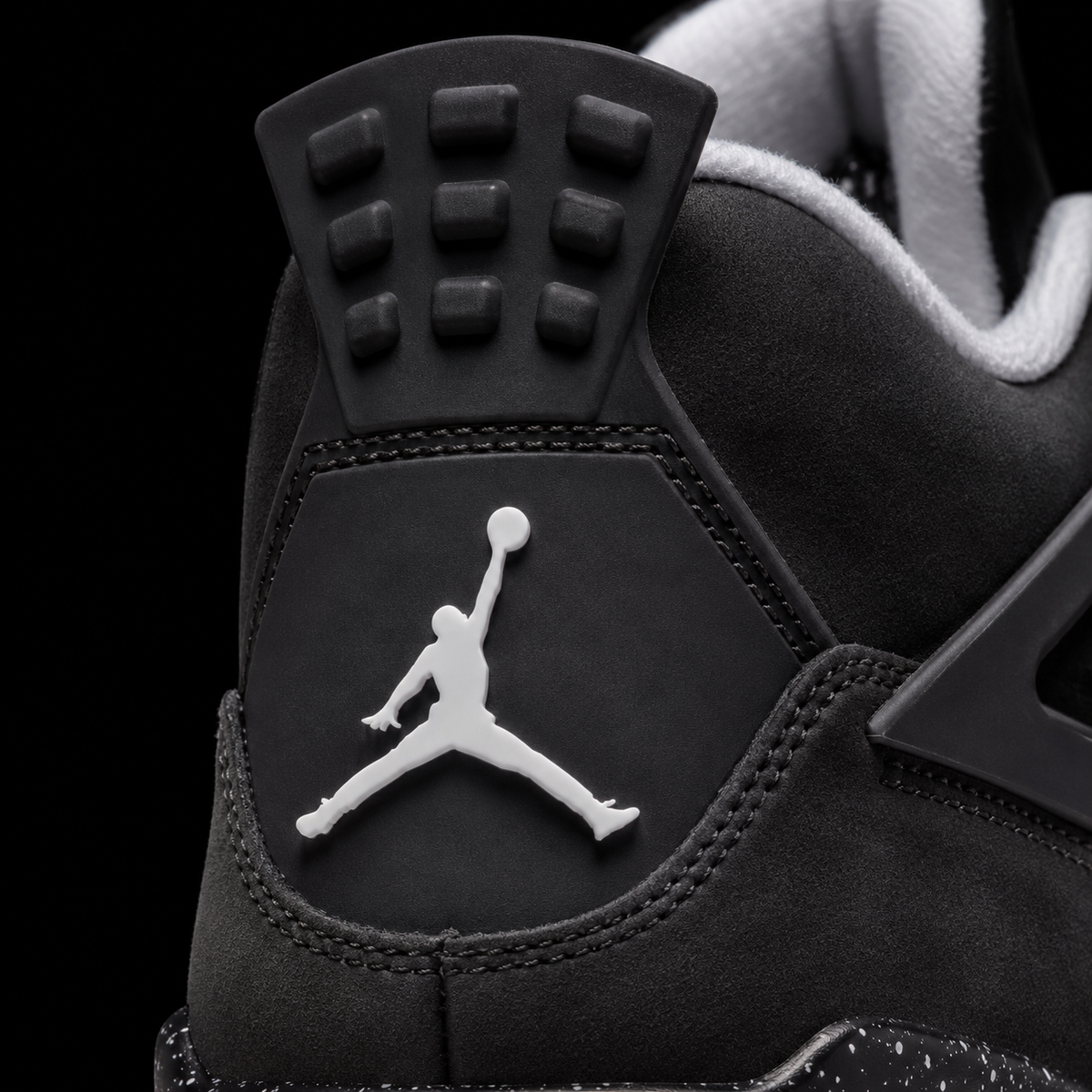 Air Jordan 4 Retro Fear, detalle de logo y material — Crazy!Duck Hype