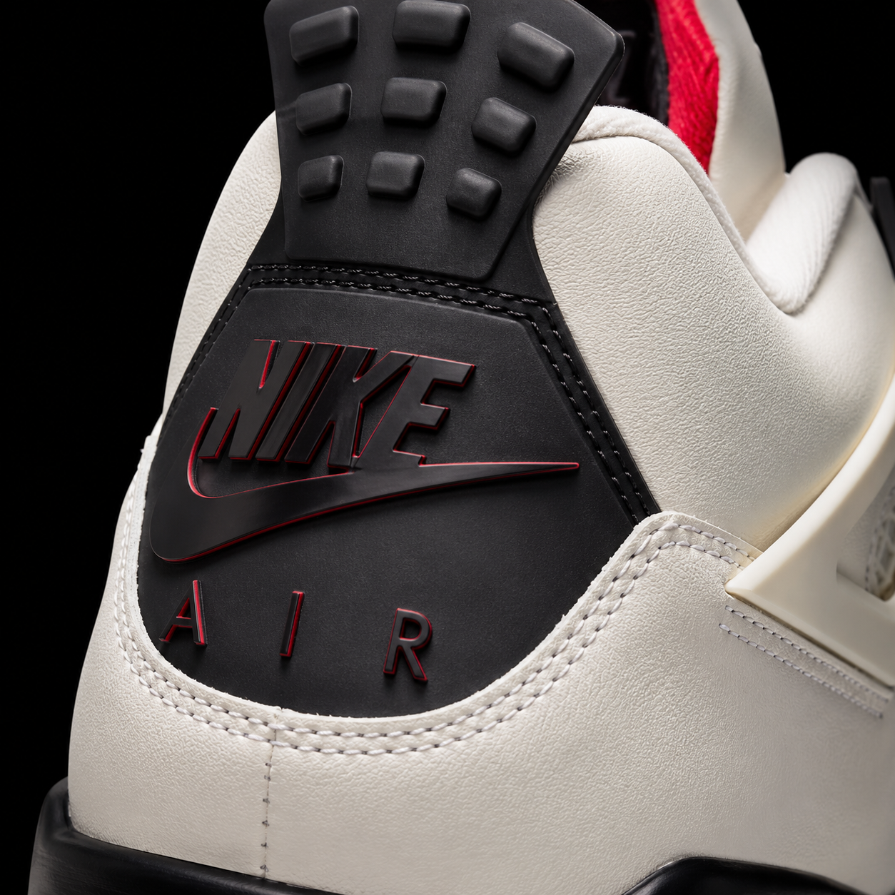 Air Jordan 4 Retro Flight Club, detalle de logo y material — Crazy!Duck Hype