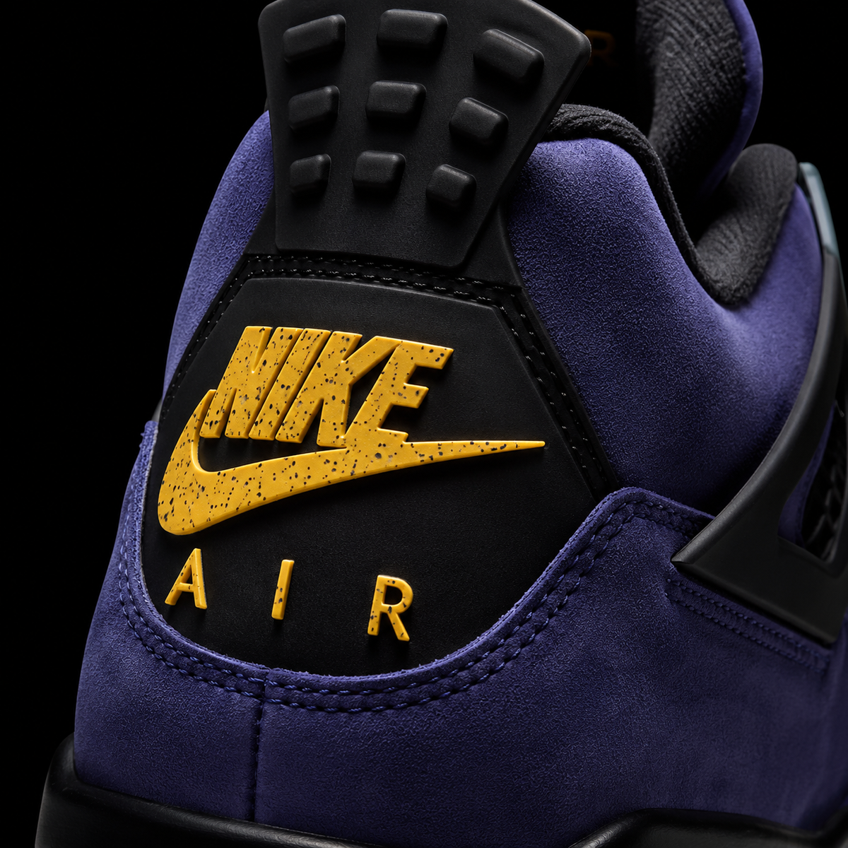 Air Jordan 4 Retro Imperial Purple, detalle de logo y material — Crazy!Duck Hype