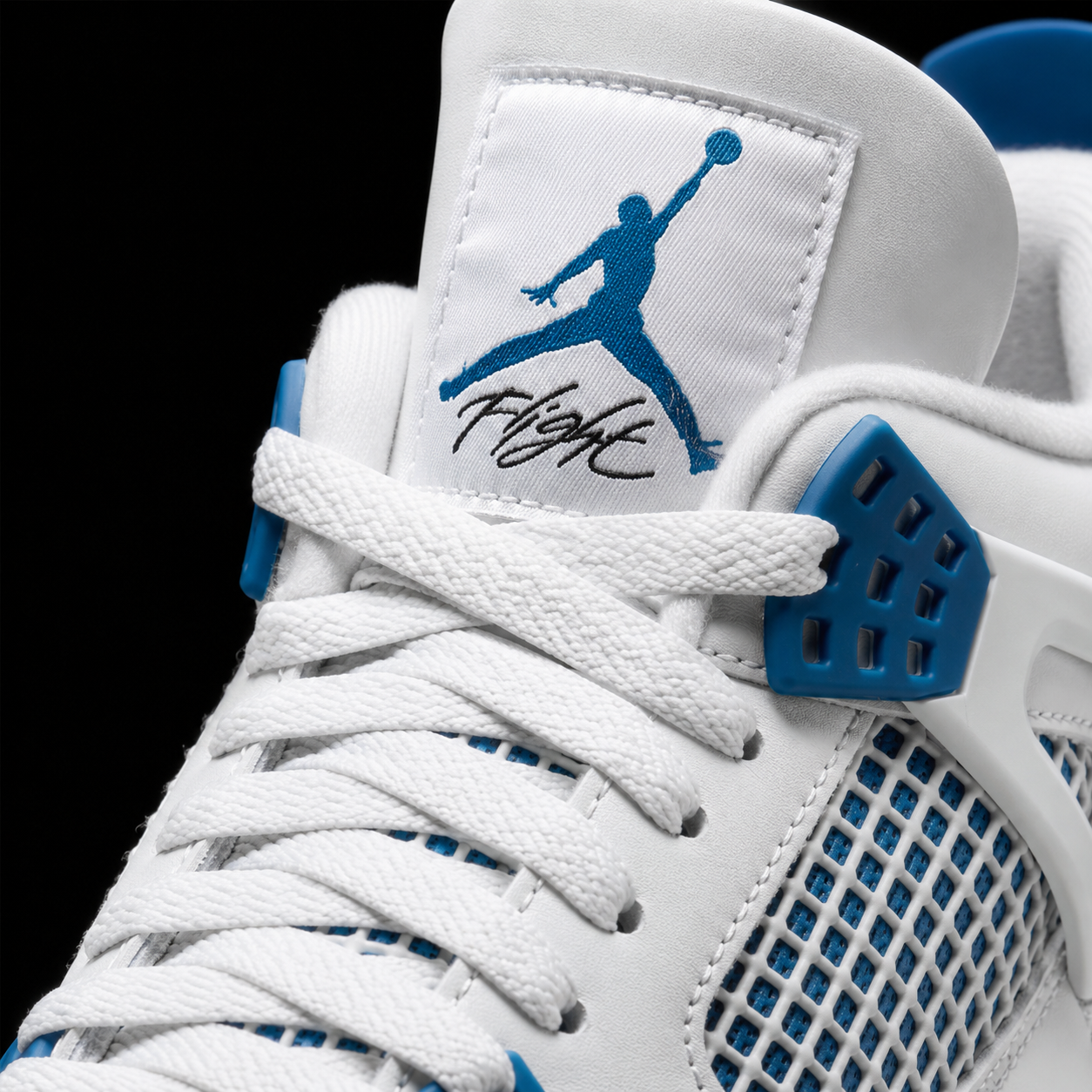 Air Jordan 4 Retro Military Blue, detalle de agujetas — Crazy!Duck Hype