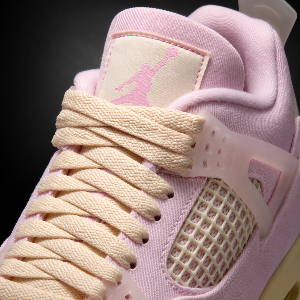 Air Jordan 4 Retro Pearl Pink & Iced Carmine, detalle de agujetas — Crazy!Duck Hype