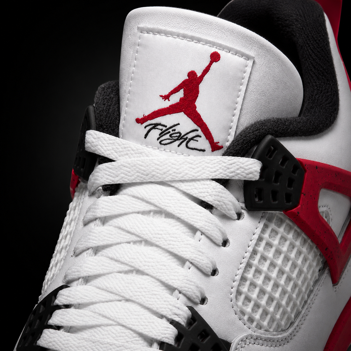 Air Jordan 4 Retro Red Cement, detalle de agujetas — Crazy!Duck Hype