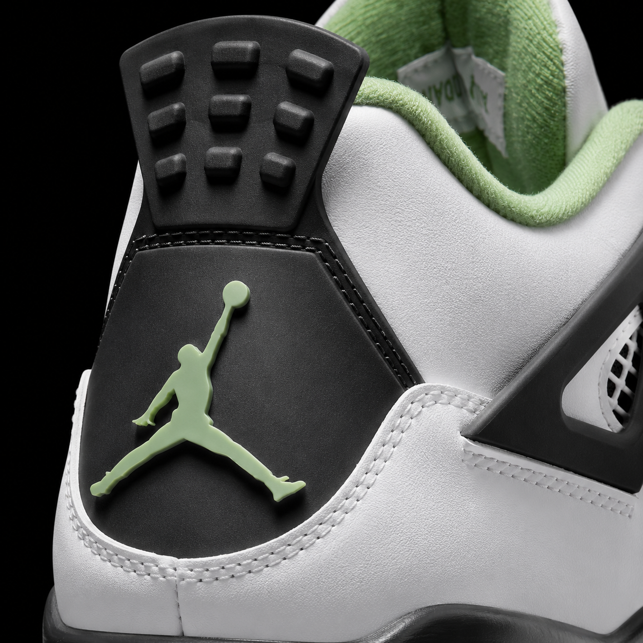 Air Jordan 4 Retro Seafoam Oil Green, detalle de logo y material — Crazy!Duck Hype