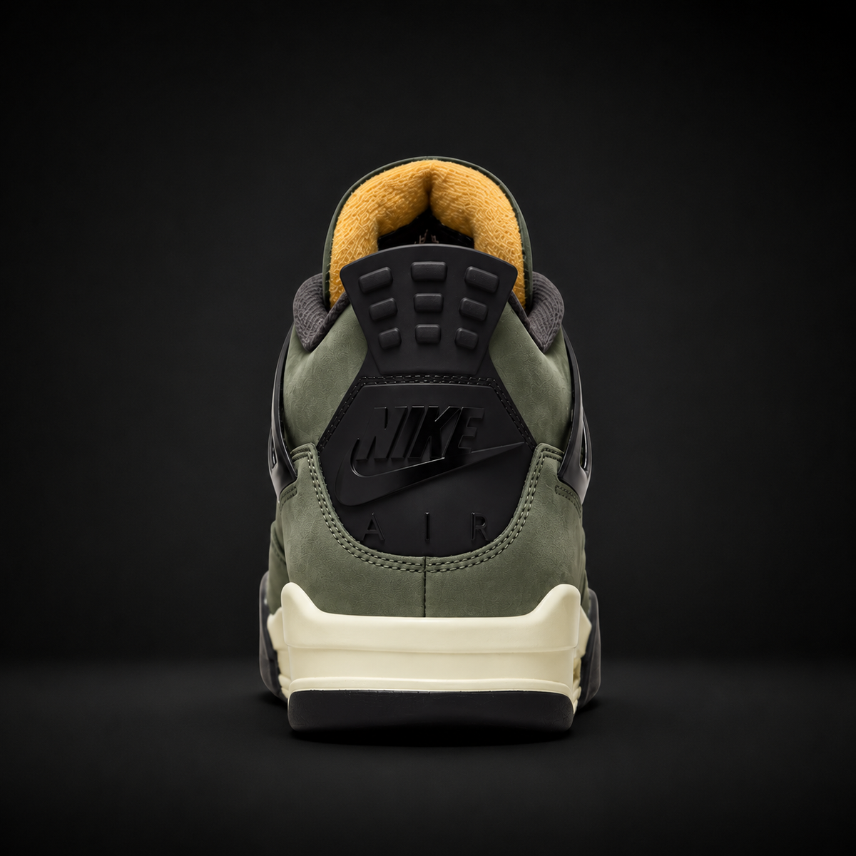 Air Jordan 4 Retro x Undefeated Deep Green & Clementine, vista trasera — Crazy!Duck Hype