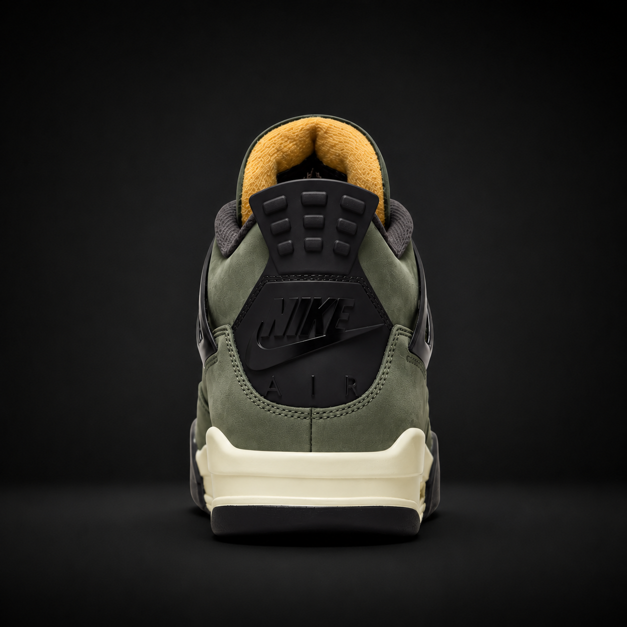 Air Jordan 4 Retro x Undefeated Deep Green & Clementine, vista trasera — Crazy!Duck Hype