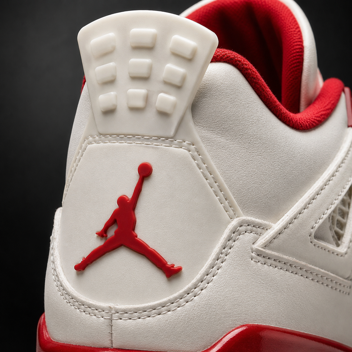 Air Jordan 4 Retro Valentine’s Day, detalle de logo y material — Crazy!Duck Hype