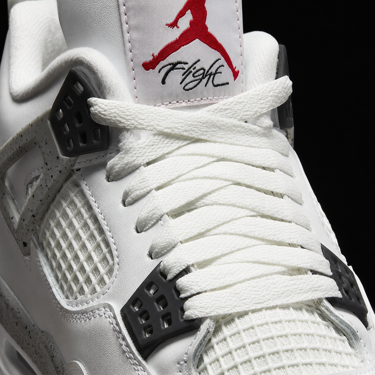 Air Jordan 4 Retro White Cement, detalle de agujetas — Crazy!Duck Hype