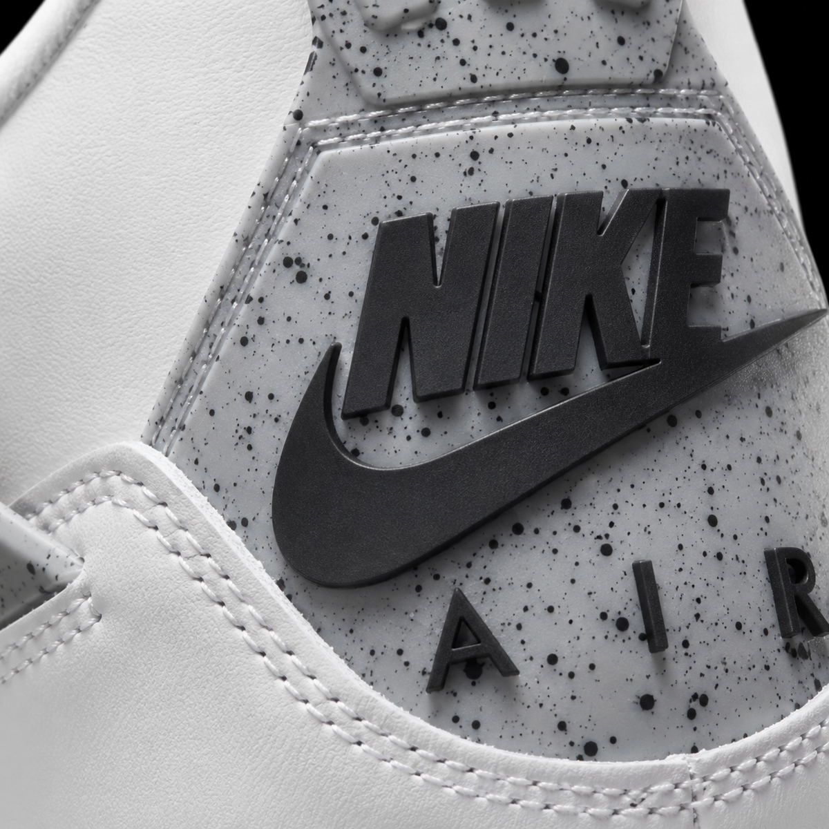 Air Jordan 4 Retro White Cement, detalle de logo y material — Crazy!Duck Hype