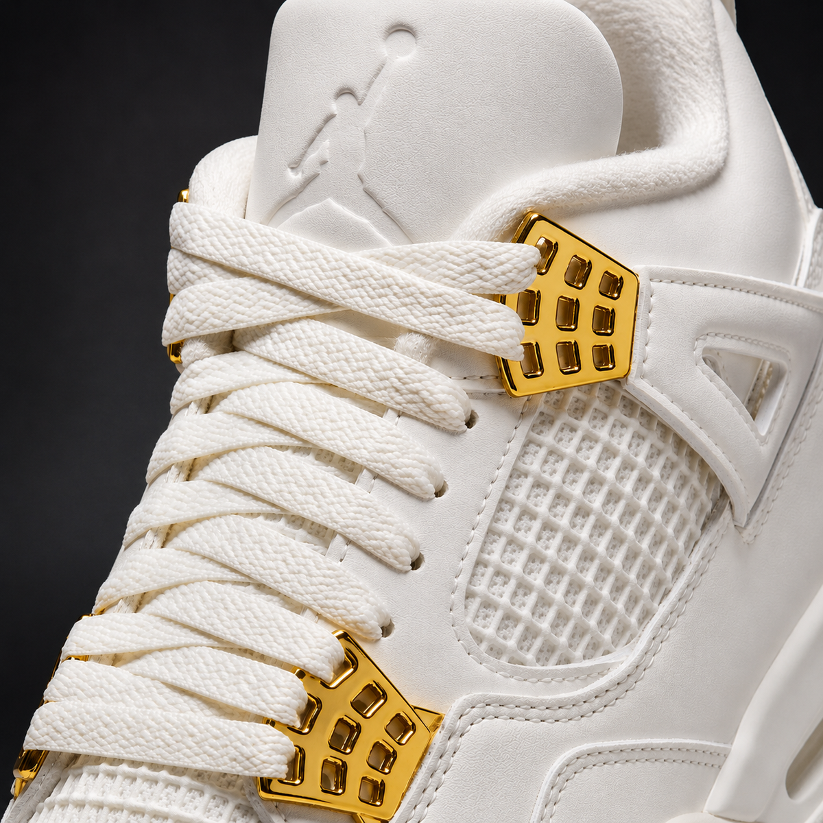 Air Jordan 4 Retro White & Gold, detalle de agujetas — Crazy!Duck Hype