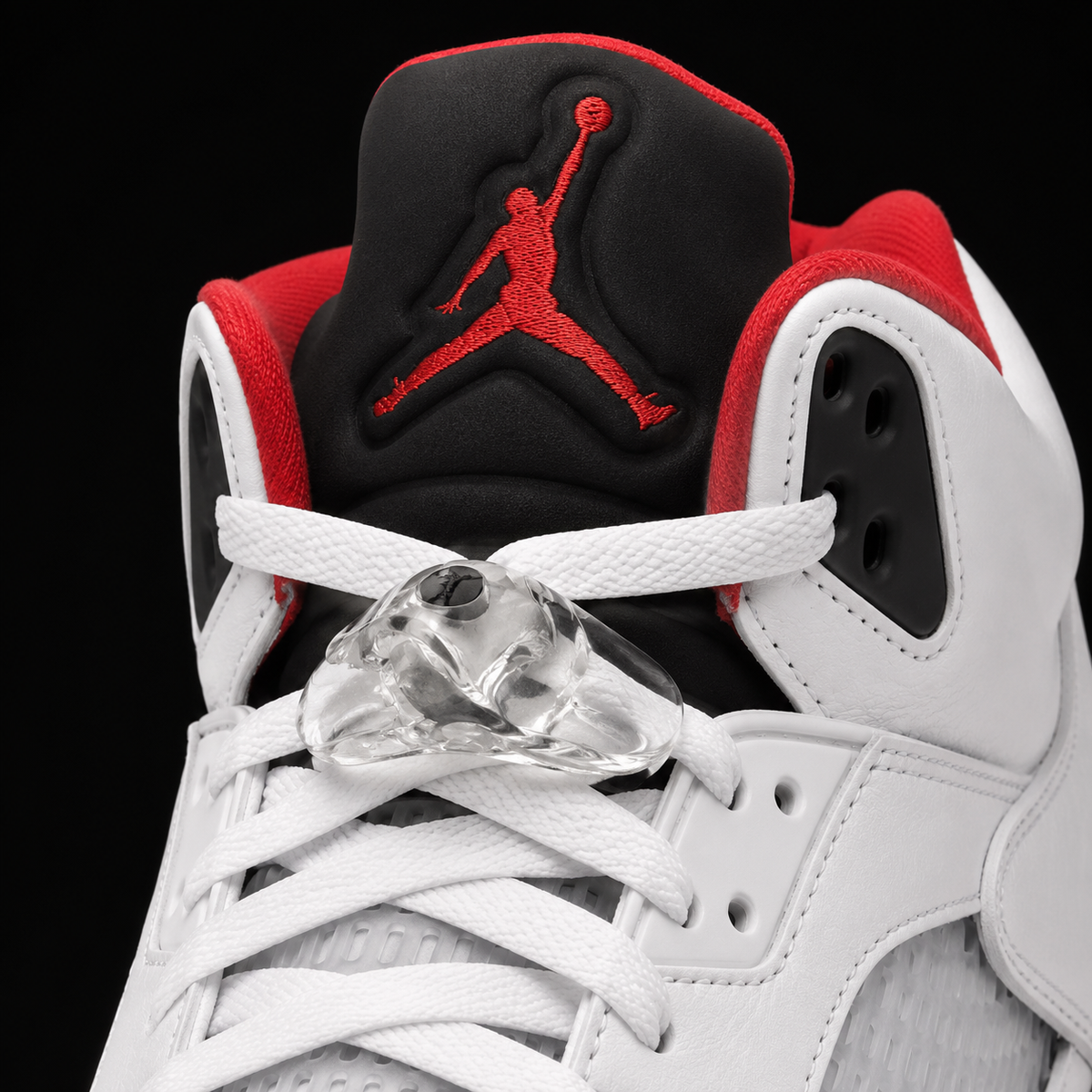 Air Jordan 5 Retro Fire Red Black Tongue, detalle de agujetas — Crazy!Duck Hype