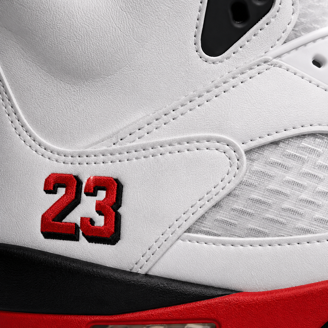 Air Jordan 5 Retro Fire Red Black Tongue, detalle de logo y material — Crazy!Duck Hype