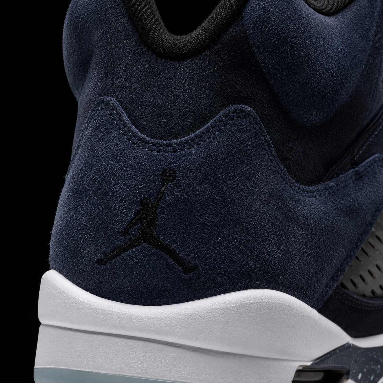 Air Jordan 5 Retro Navy, detalle de logo y material — Crazy!Duck Hype