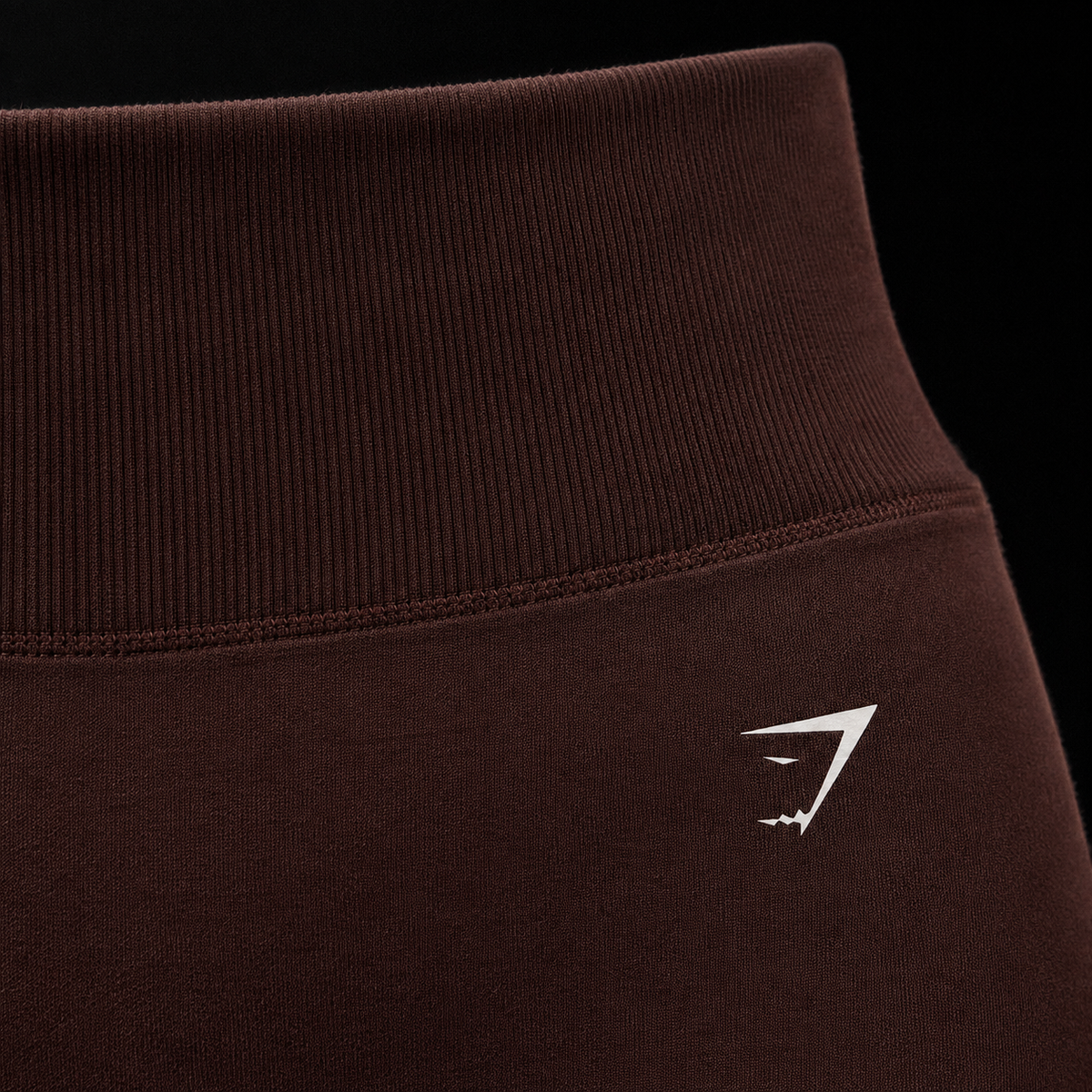 Gymshark Activate Seamless Shorts Plum Brown, detalle de logo y material — Crazy!Duck Hype