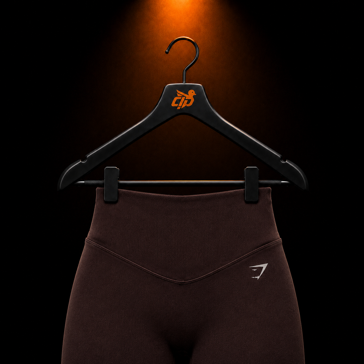 Gymshark Activate Seamless Shorts Plum Brown con presentación de producto — Crazy!Duck Hype