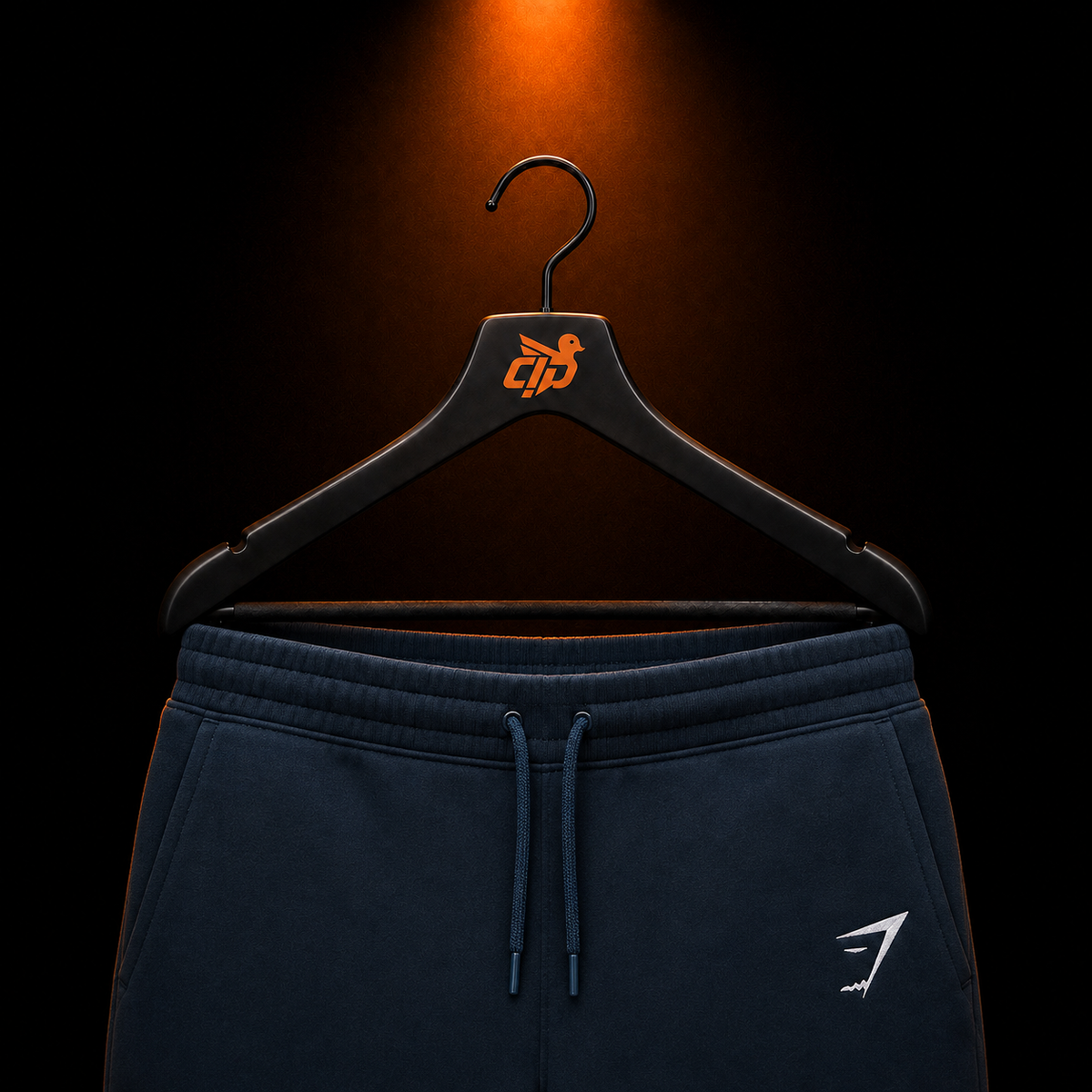 Gymshark Crest Joggers Navy con presentación de producto — Crazy!Duck Hype